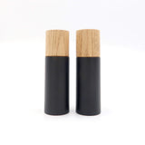 Elegant salt- og peberkværn i eg og pulverlakeret aluminium