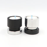 Fyrfadsstager i moseeg og aluminium