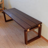 Indendørs bænk i fyrretræ